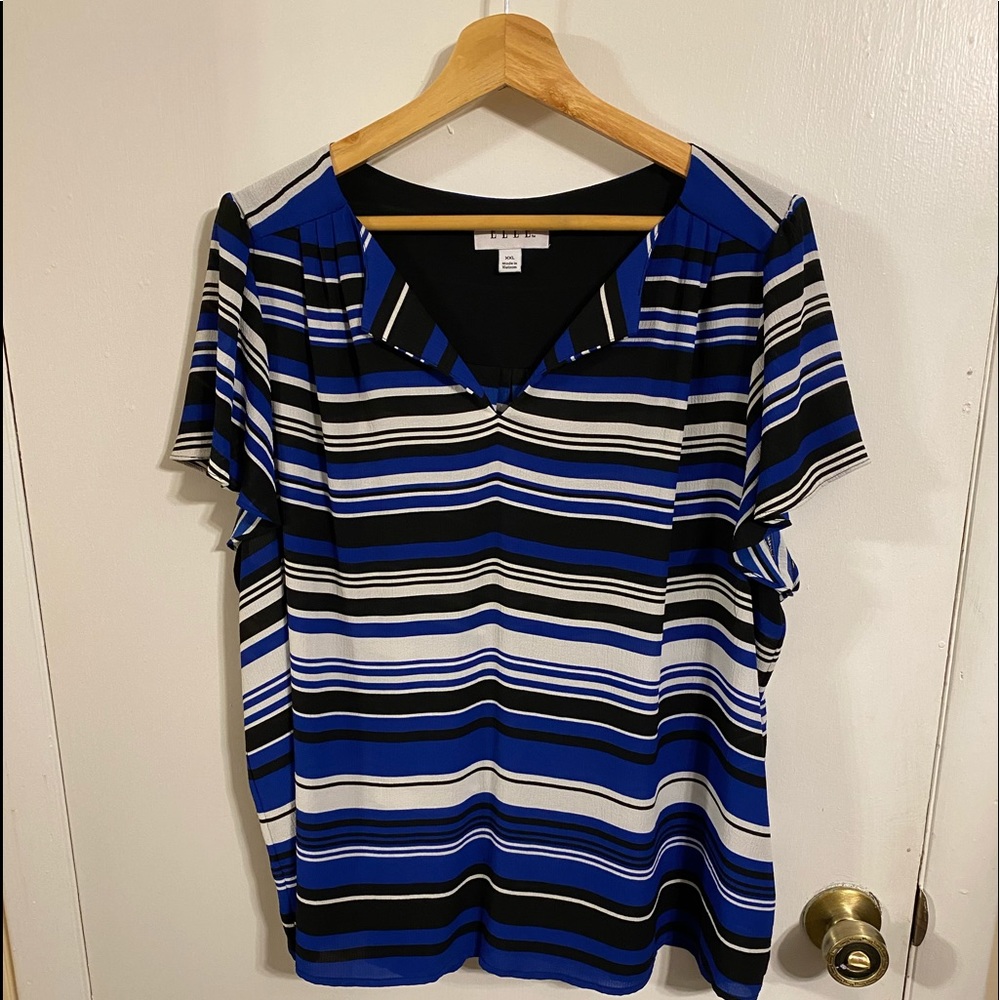 Elle navy, black and white shirt. Size XXL.